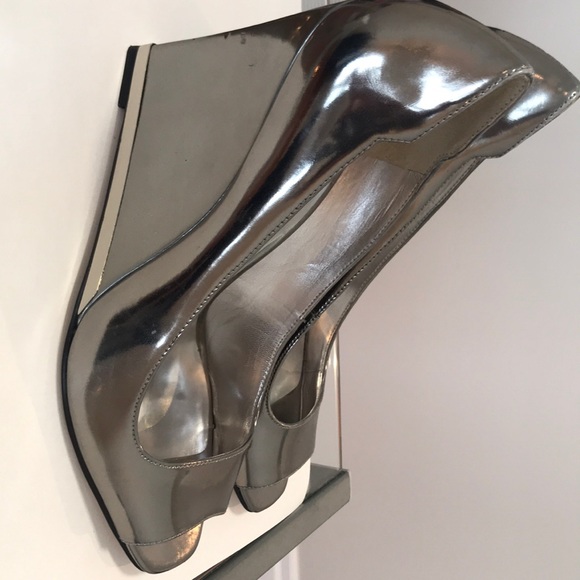 Guess by Marciano peep toe with wedge heel. Gunmetal colour. - Picture 1 of 7